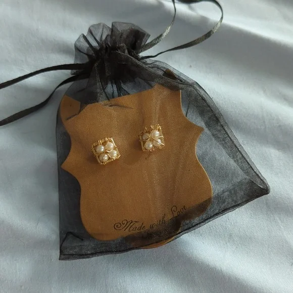 🍍Handmade Wire Wrapped Faux Pearl Earrings 🍍 - Picture 4 of 4